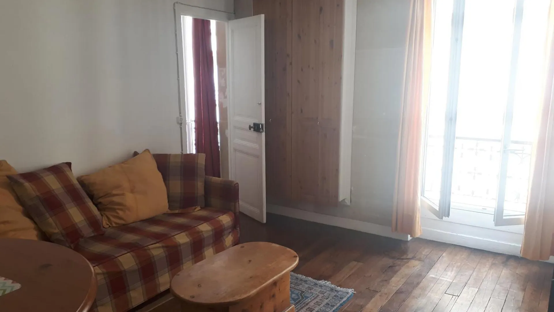 Homestay Batignolles - Parisian Appartment France