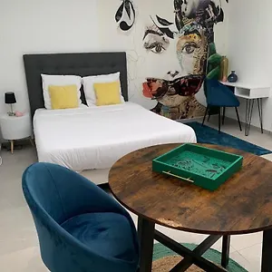 Cosy And Modern Studio In Heart Of Xvii Area Paris